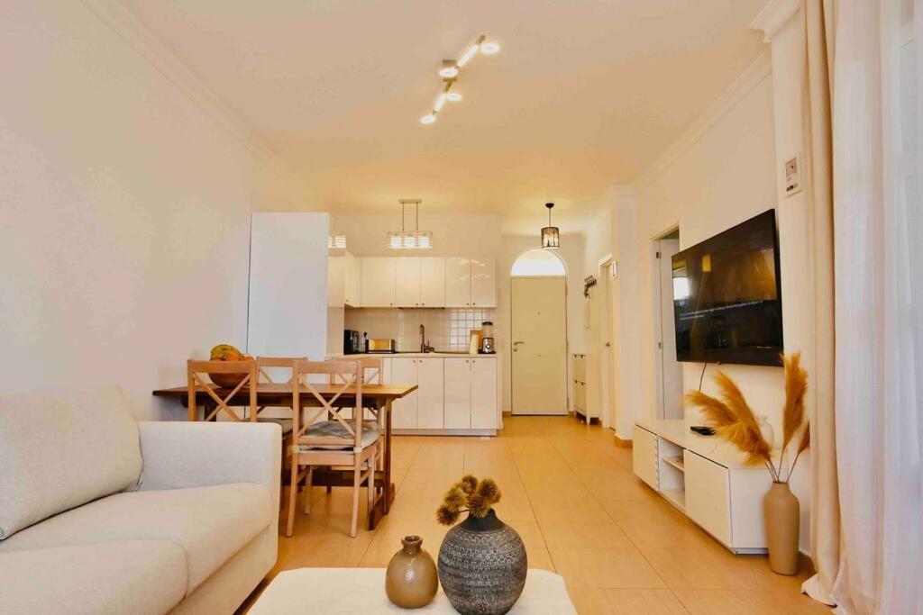 Costa Adeje, 2 Bedrooms Apartment Bagian luar foto